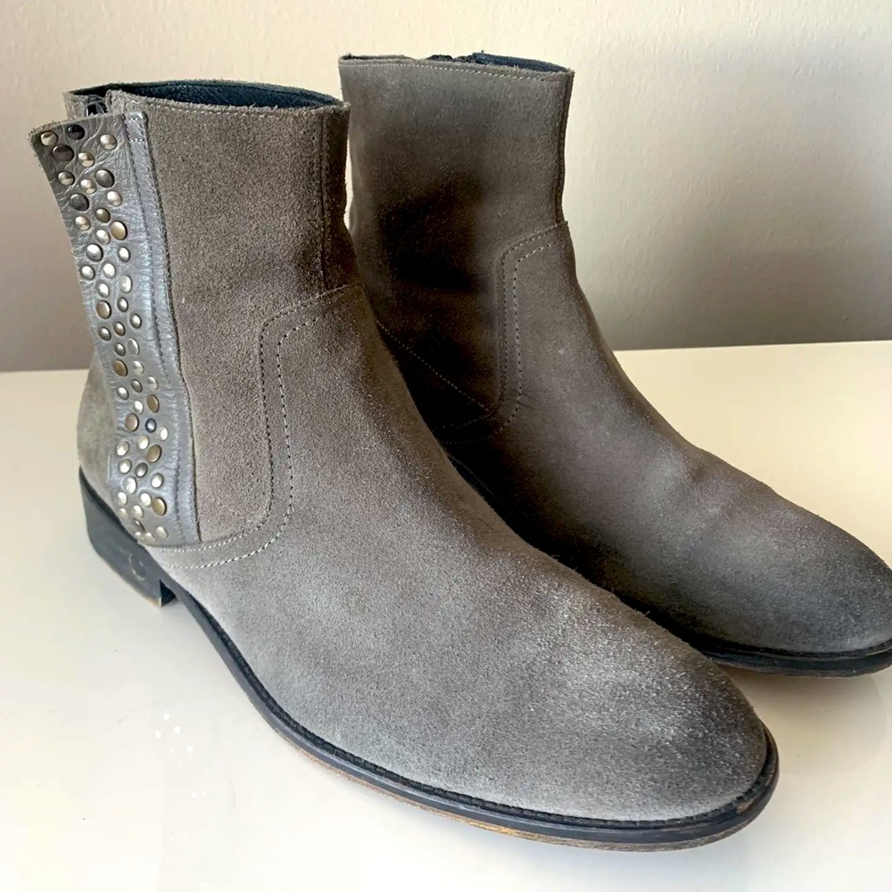 Suede boots